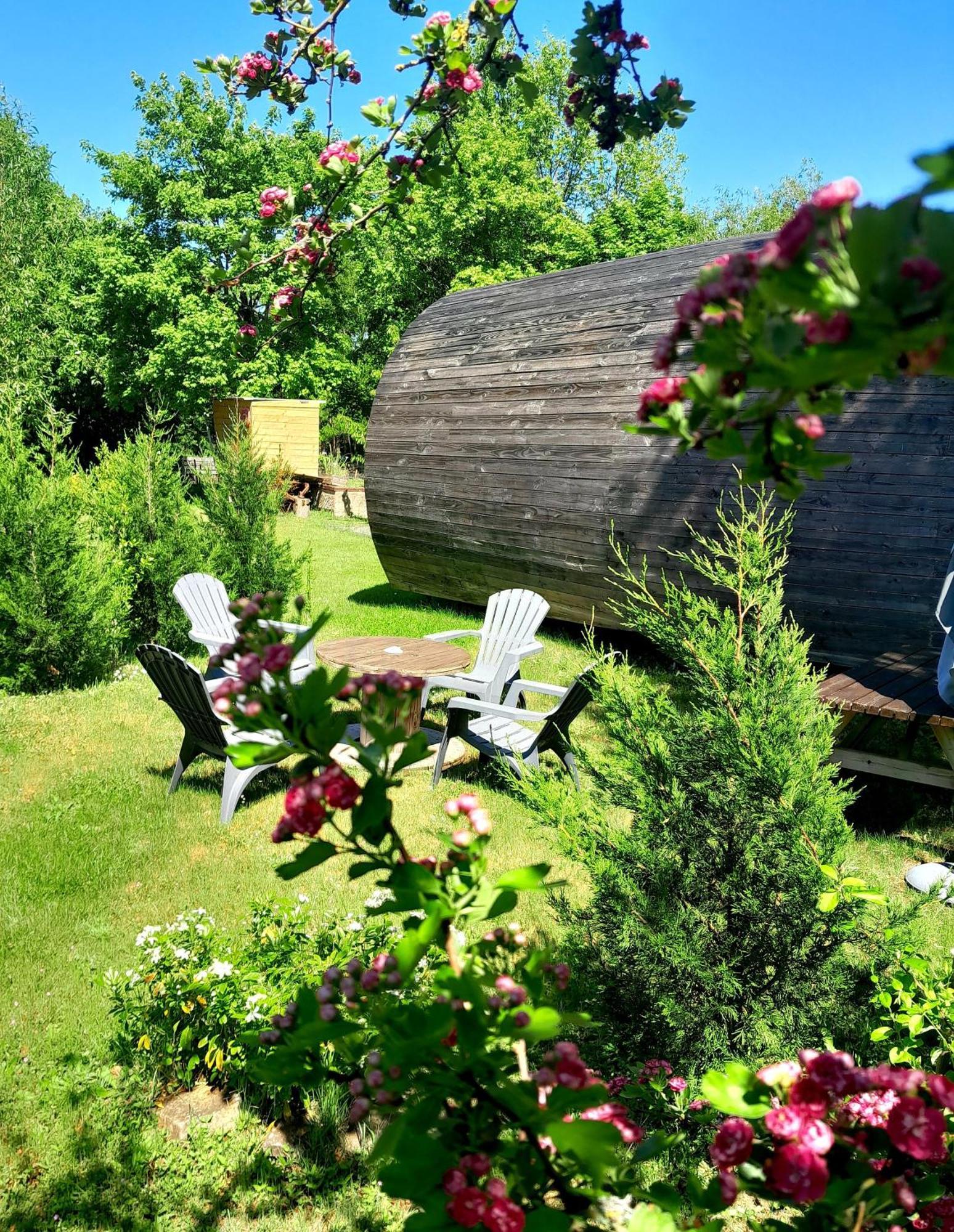 " Village Tonneaux De Tirpoil " Montilliers Ngoại thất bức ảnh